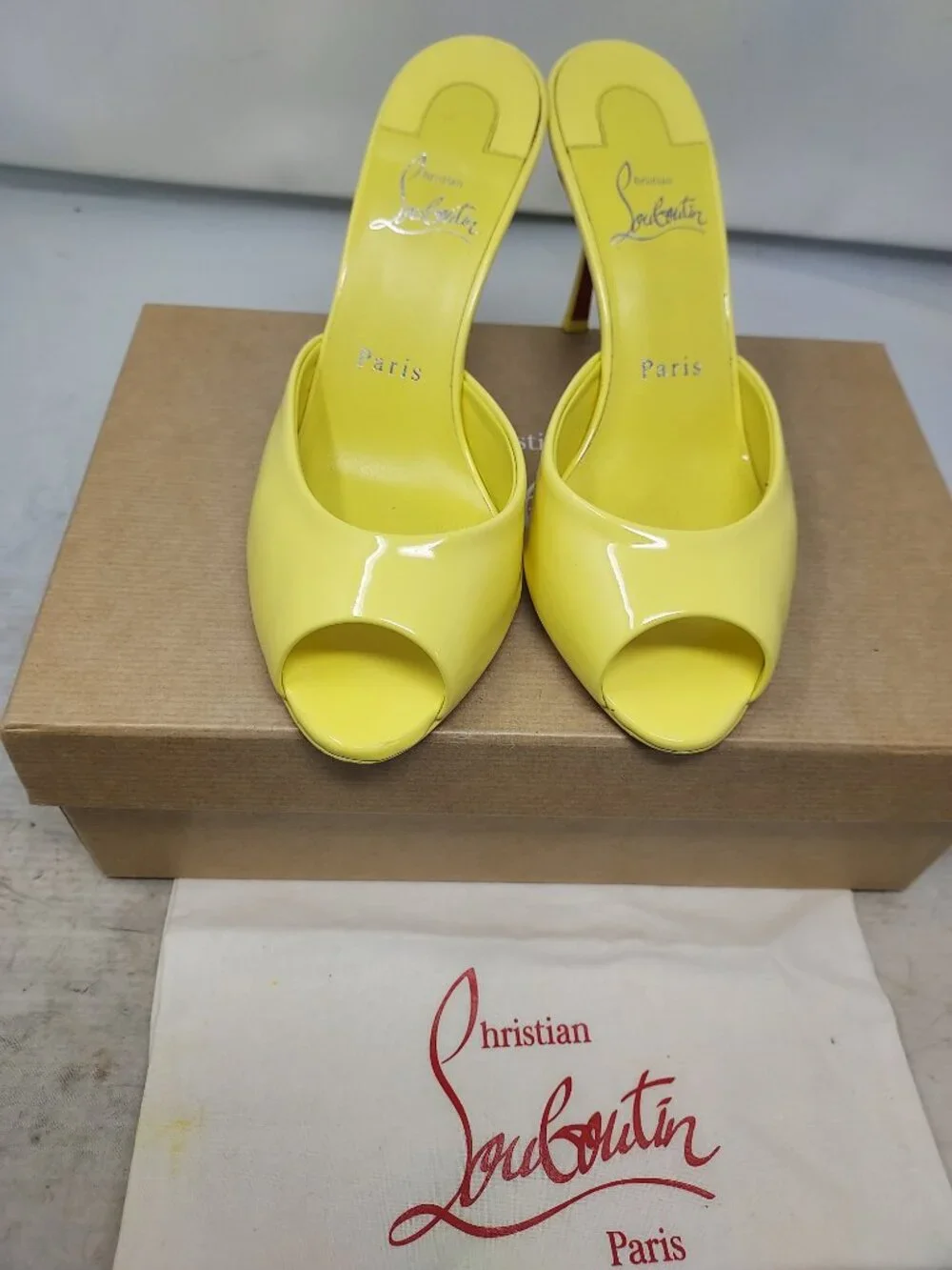 CHRISTIAN LOUBOUTIN Me Dolly Patent Yellow Heel Sandal